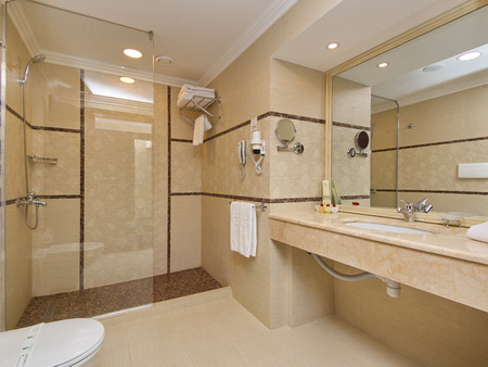 deluxe-bathroom