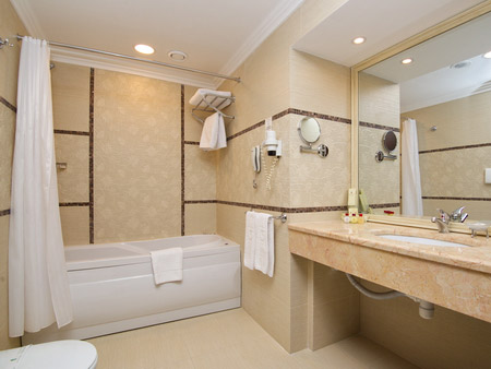 junior-suite-bathroom